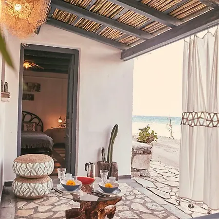 Beautiful Seafront Rustic Studio - 5 Meters From The Sea Dhiyellótika