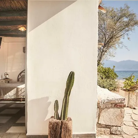 Beautiful Seafront Rustic Studio - 5 Meters From The Sea Διγελιώτικα