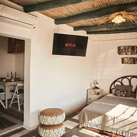 Beautiful Seafront Rustic Studio - 5 Meters From The Sea Σπίτι διακοπών Διγελιώτικα