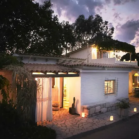 Beautiful Seafront Rustic Studio - 5 Meters From The Sea *
