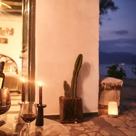 Beautiful Seafront Rustic Studio - 5 Meters From The Sea *