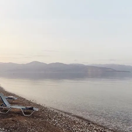 Beautiful Seafront Rustic Studio - 5 Meters From The Sea *