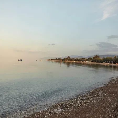 Beautiful Seafront Rustic Studio - 5 Meters From The Sea 度假居